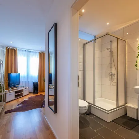 Great Place Top Penthouse Stuttgart Airport & Messe Appartement *