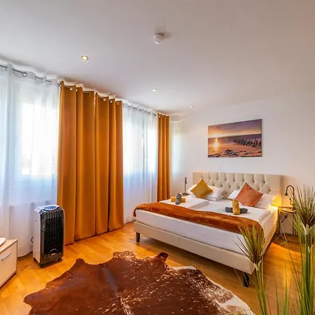 Great Place Top Penthouse Stuttgart Airport & Messe Appartement *
